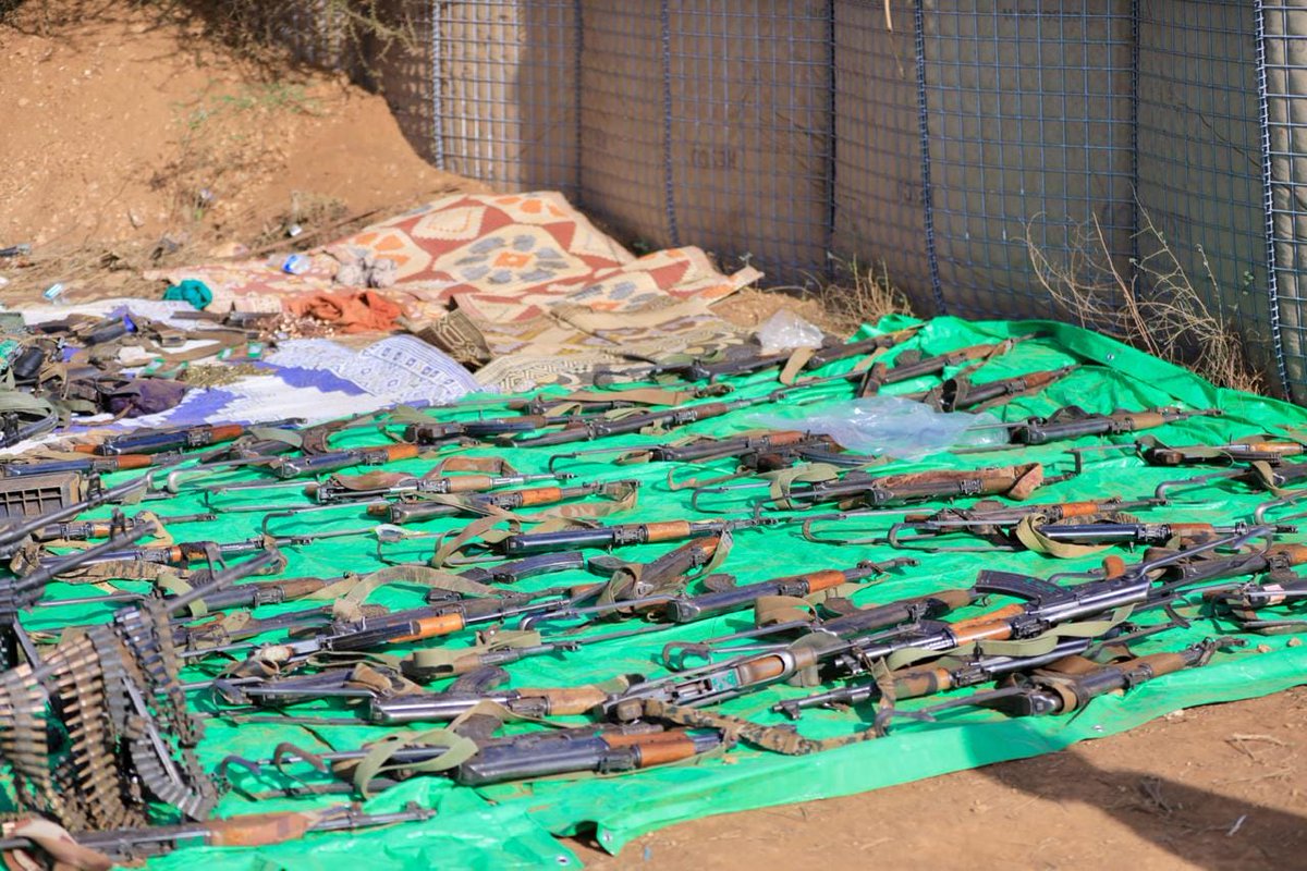 Somali government displayed bodies of score al-Shabab militants and weapons seized during their attempt to overrun three army bases in the Lower Jubba region on Monday. The government reported that over 80 al-Shabab fighters were killed in the foiled attack