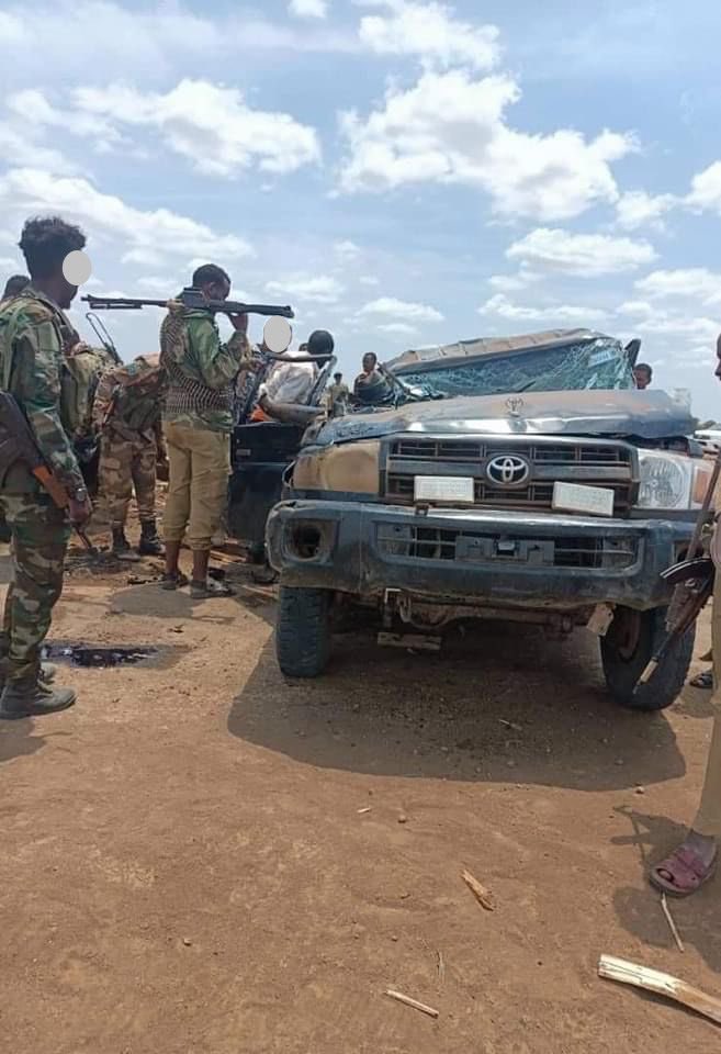 Des détails apparaissent sur une explosion meurtrière survenue vendredi au bord d'une route dans la zone du village de Sariitow, près de la ville d'Awdiinle, à l'ouest de Baidoa, en Somalie. Au moins 12 personnes ont été tuées et neuf autres blessées après que l'explosion a touché une camionnette utilisée par les forces de sécurité