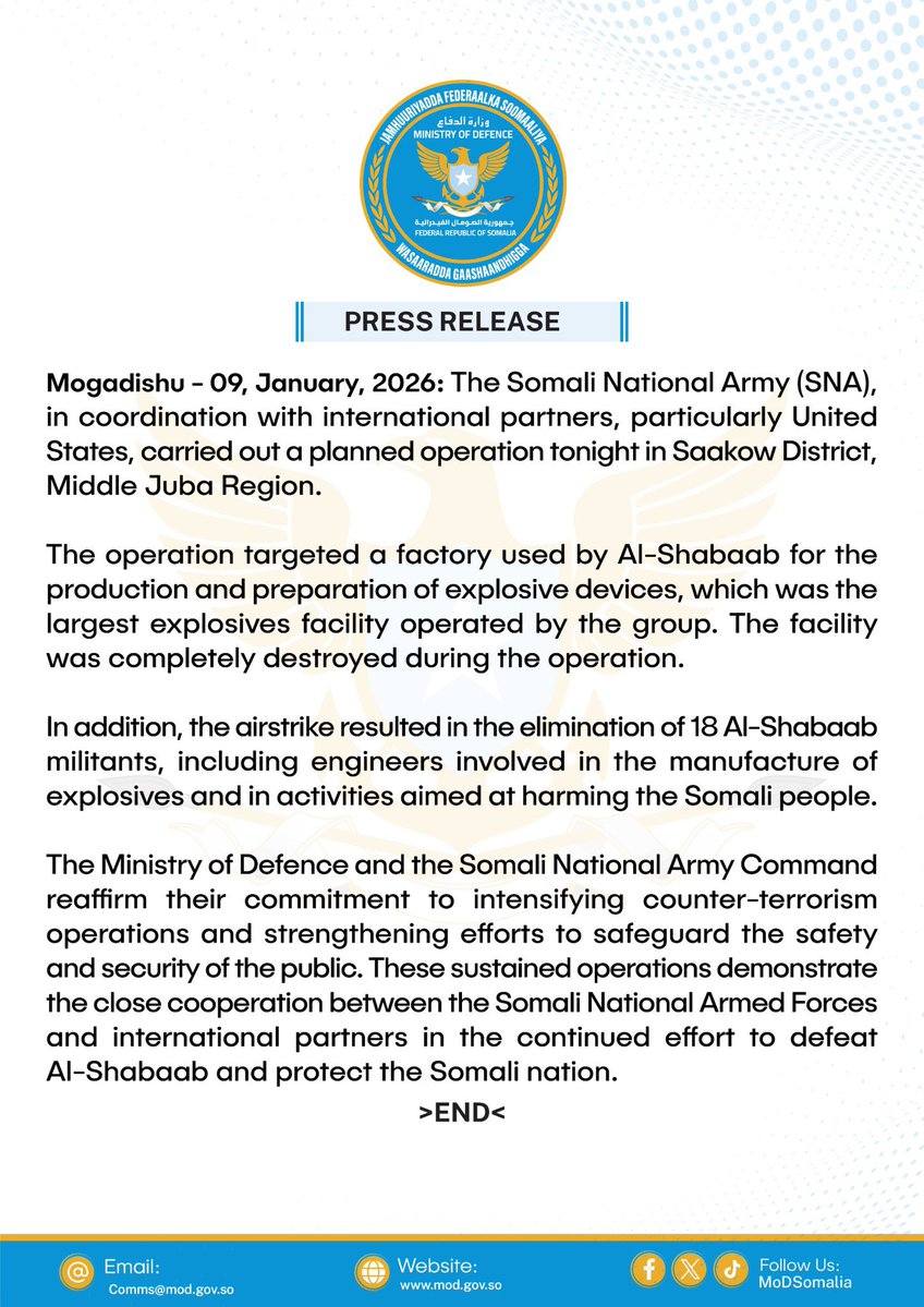 Le gouvernement somalien a annoncé qu'une opération menée conjointement avec les États-Unis en profondeur sur le territoire d'Al-Shabaab a permis de neutraliser 18 militants et de détruire un atelier de fabrication d'explosifs. Le communiqué, publié tôt vendredi matin (heure de Mogadiscio), précise que l'opération s'est déroulée dans la nuit de vendredi à samedi dans la ville de Saakow, dans la région du Moyen-Juba.